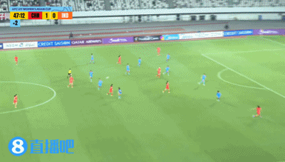 中国U17女足2-0领先！刘雨希为球队获得点球，亲自主罚点球命中