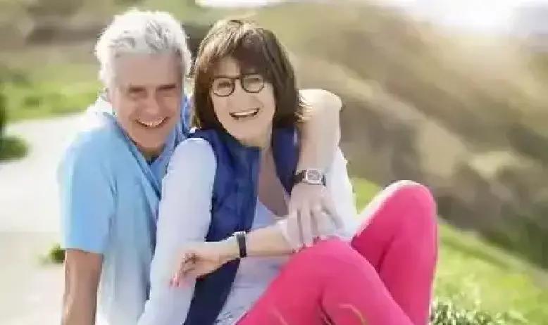 六十岁了，日子本该像老茶一样，越品越香，可偏偏有些男人总爱搅局，让温暖的家变成冰