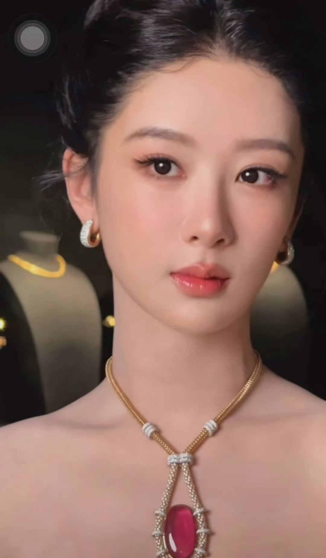 玉兰花开君再来番位君再来物料都没看到，还是先关注白玉兰，别的事儿都让让先！ 