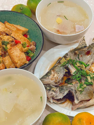 冷空气终于来了，温度从早到晚降了好些。<br />下午去取快递，门口的...