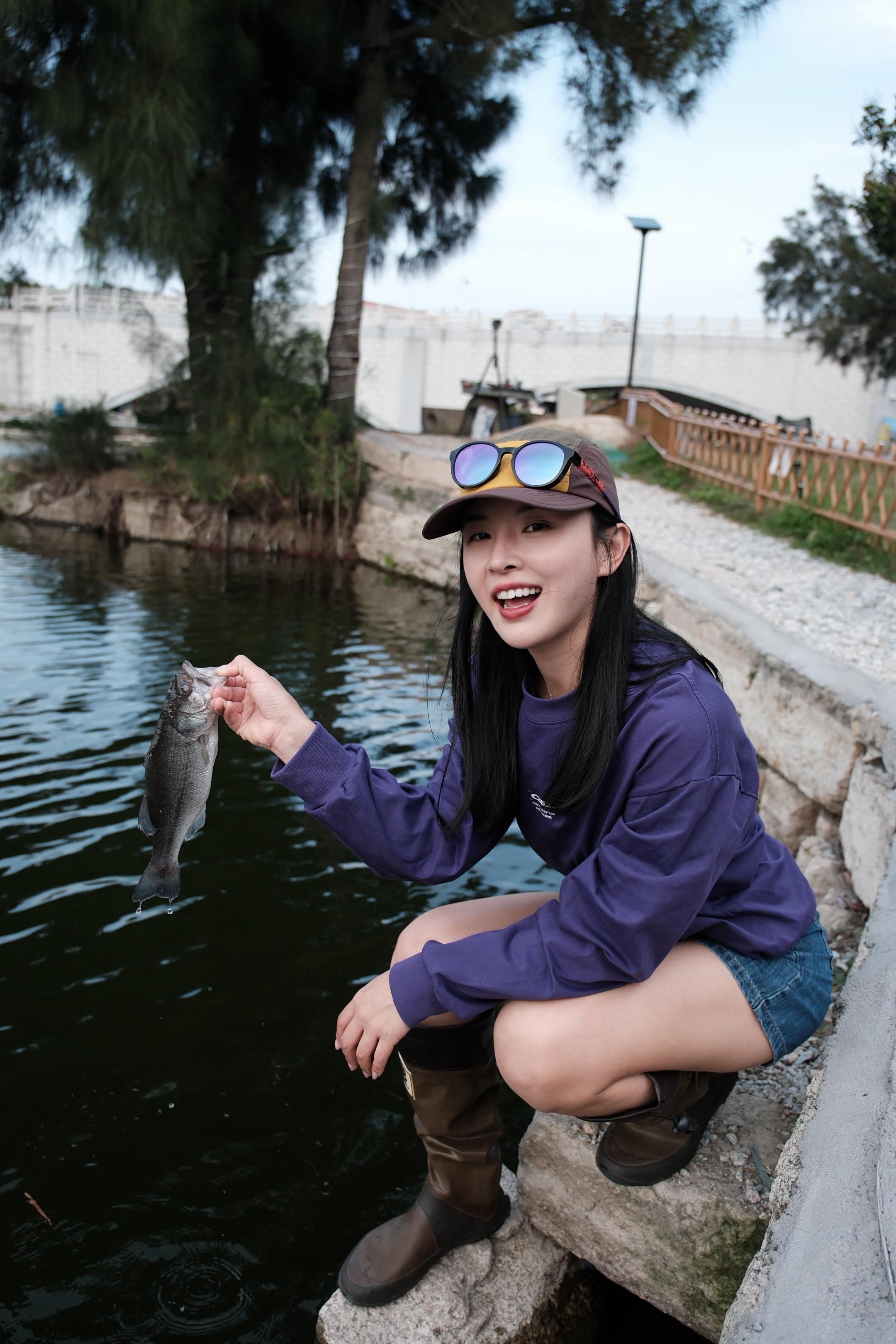 春天的鲈鱼爱吃什么？🎣：AWM 👚：ORIZ 🕶️：kapvoe...