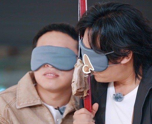 徐志胜这波操作，妥妥的“靠脸吃饭”天花板！毛肚夹黄瓜？秒答！插笋猪鼻子？看破！任