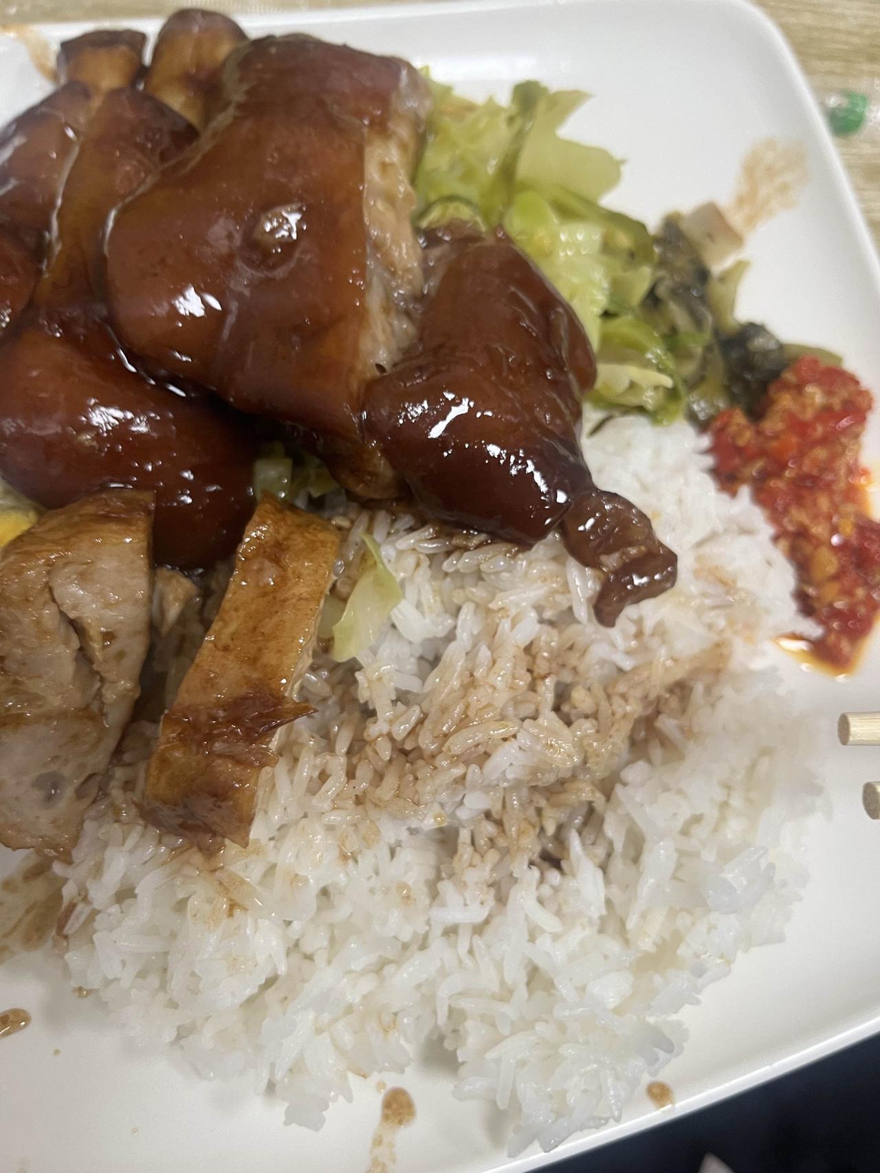 白天咱们要上班、干活，消耗大，早餐得吃好补能量，午餐要吃饱扛下午，唯独晚餐后活动