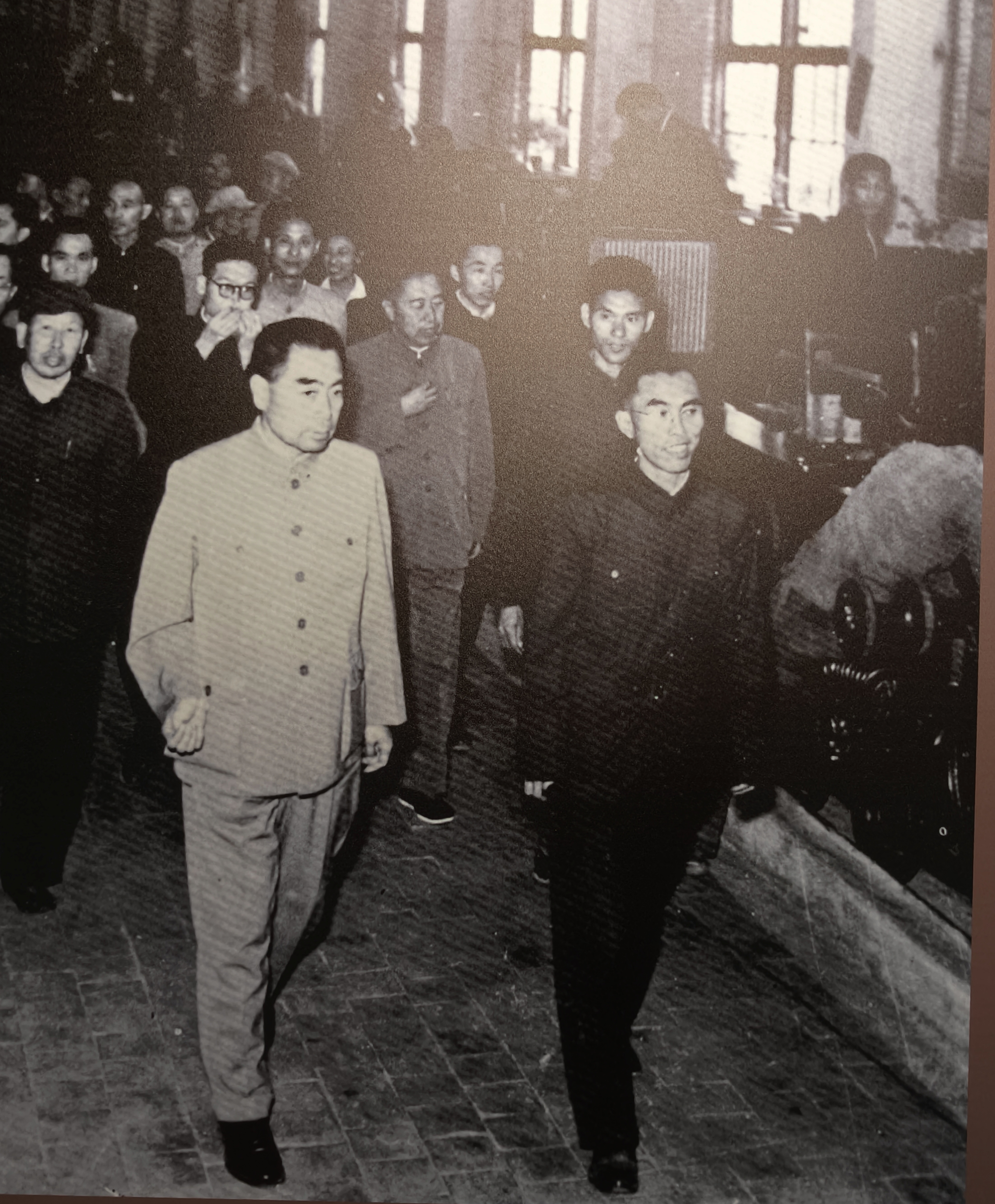 1959年10月12日，周恩来总理来到洛阳视察一拖时嘱托："要记着，你们是中国第