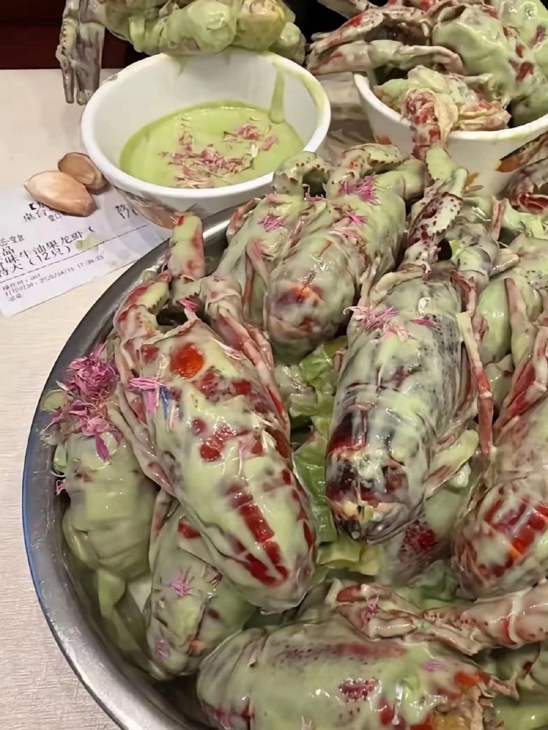 一个敢做，一个敢吃，真是太牛了 
