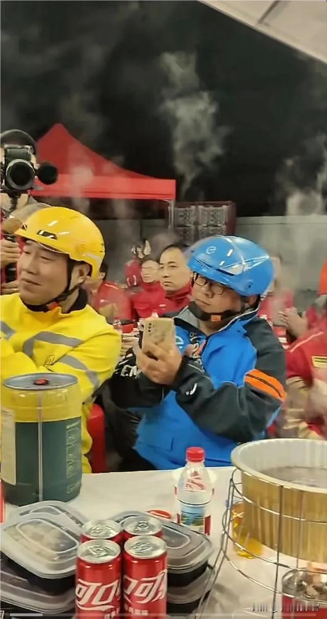 刘强东请吃饭，这两位美团饿了么的兄弟也来了[捂脸][捂脸][捂脸]