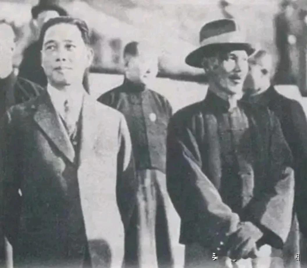 1926年3月，一艘名为“中山号”的海军炮舰离开黄埔江面，前往广州城东郊，该举动