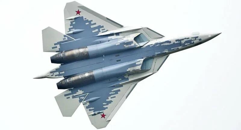俄罗斯空天军第一副司令亚历山大·马克西姆采夫中将称，第五代隐身战机苏-57已经配
