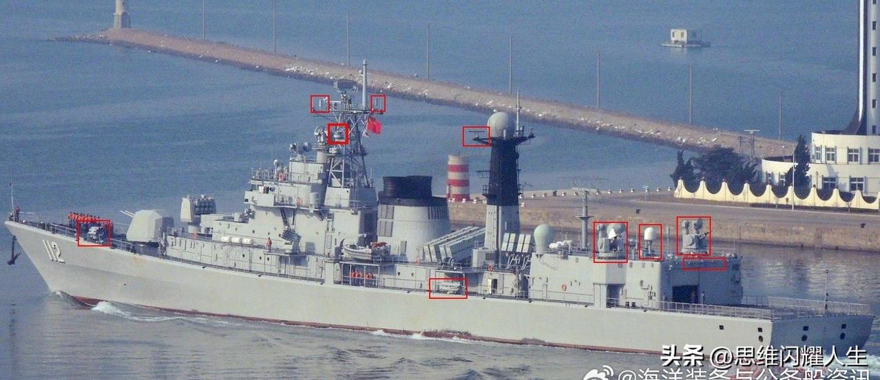 正式退役的112哈尔滨驱逐舰，通过对比看舰上能拆的武器基本上都拆除完了！[赞][
