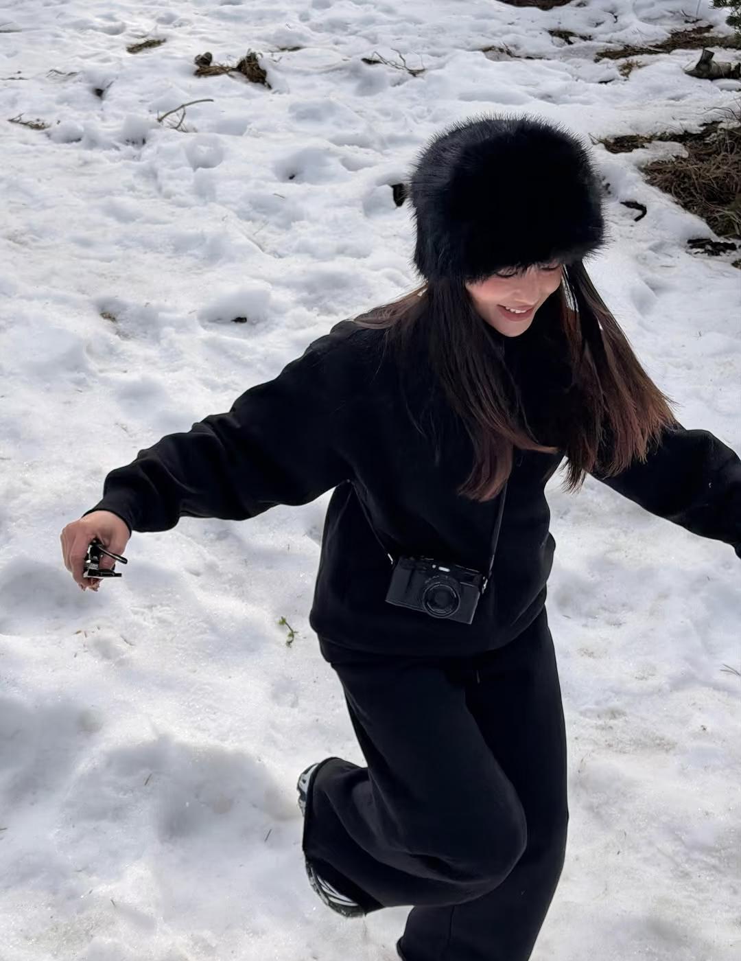 雪山拍照解锁新姿势～
来源于ins博主：salimhwg
ins 出片 雪山 用