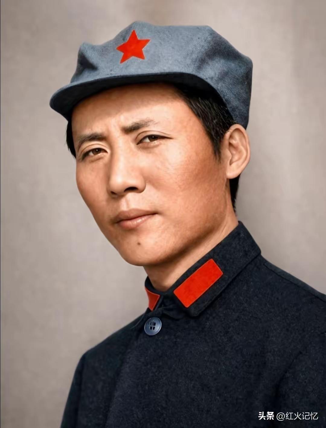 一生不拿枪却指挥千军万马，一生不碰钱却建设了强大的新中国，一生无私无我成就了伟大