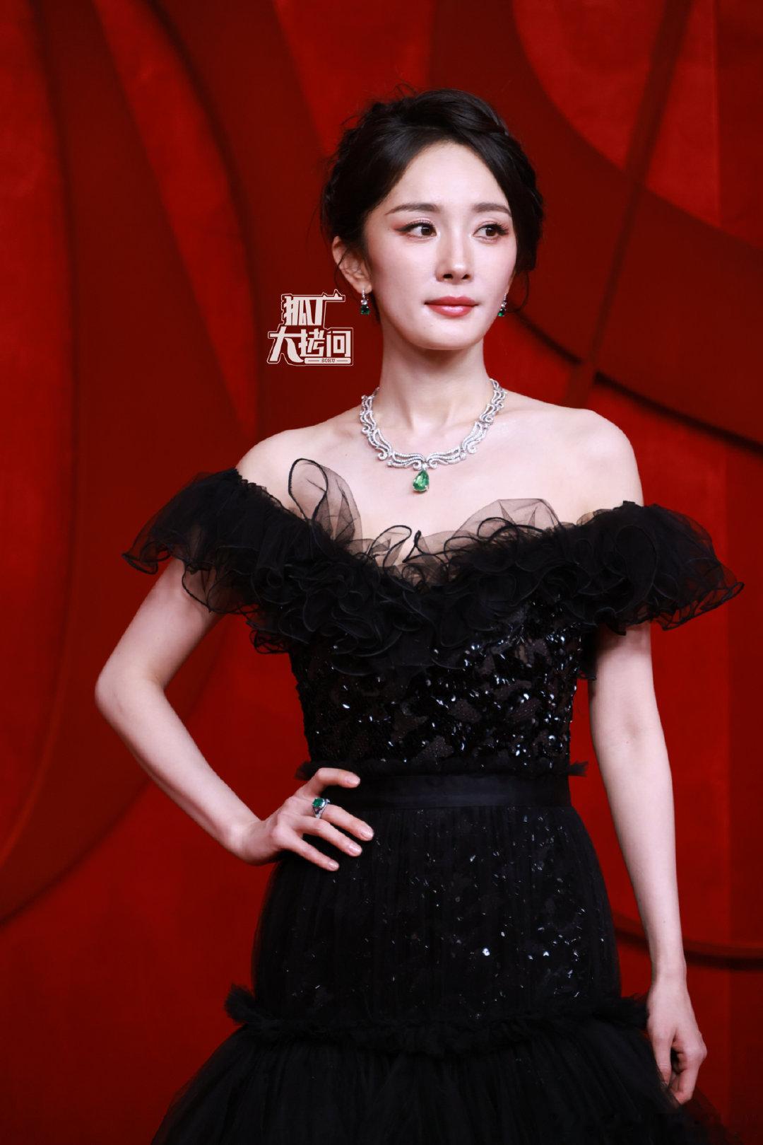 女明星们的芭莎红毯生图杨幂、孙俪、鞠婧祎、林允、赵今麦、宋佳、吴谨言、陈丽君、毛