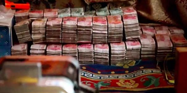 “究竟是怎么做到的？”2015年，营口一对夫妻精心藏在家里的162万现金，竟不翼