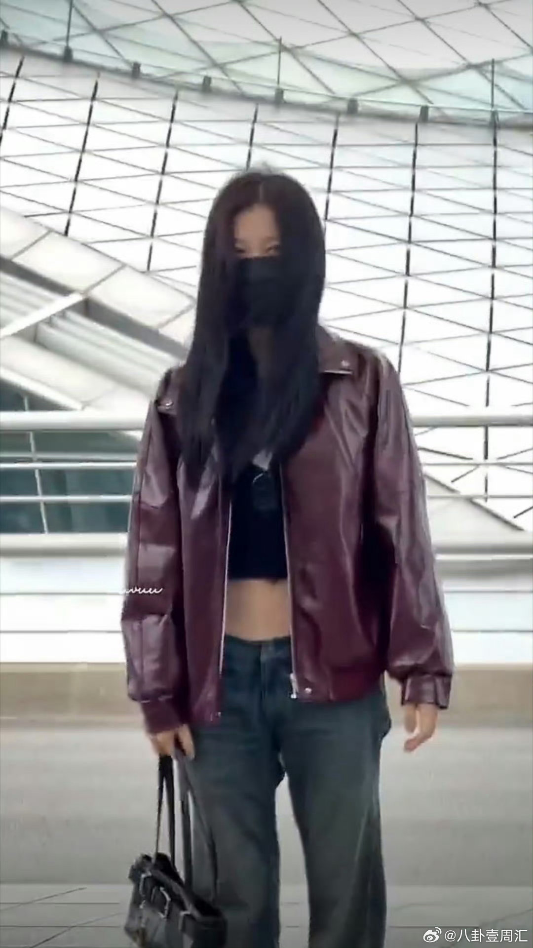 虞书欣愚人节被骗到了虞书欣被粉丝骗鞋带开了 毫无心机的反应，真的越看越喜欢虞书欣