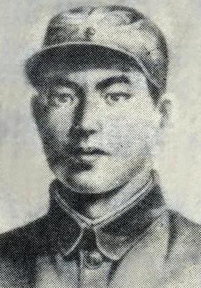 1944 年，八路军侦察员曹世范执行完任务后，前往一位村长家中借宿，村长热情款待