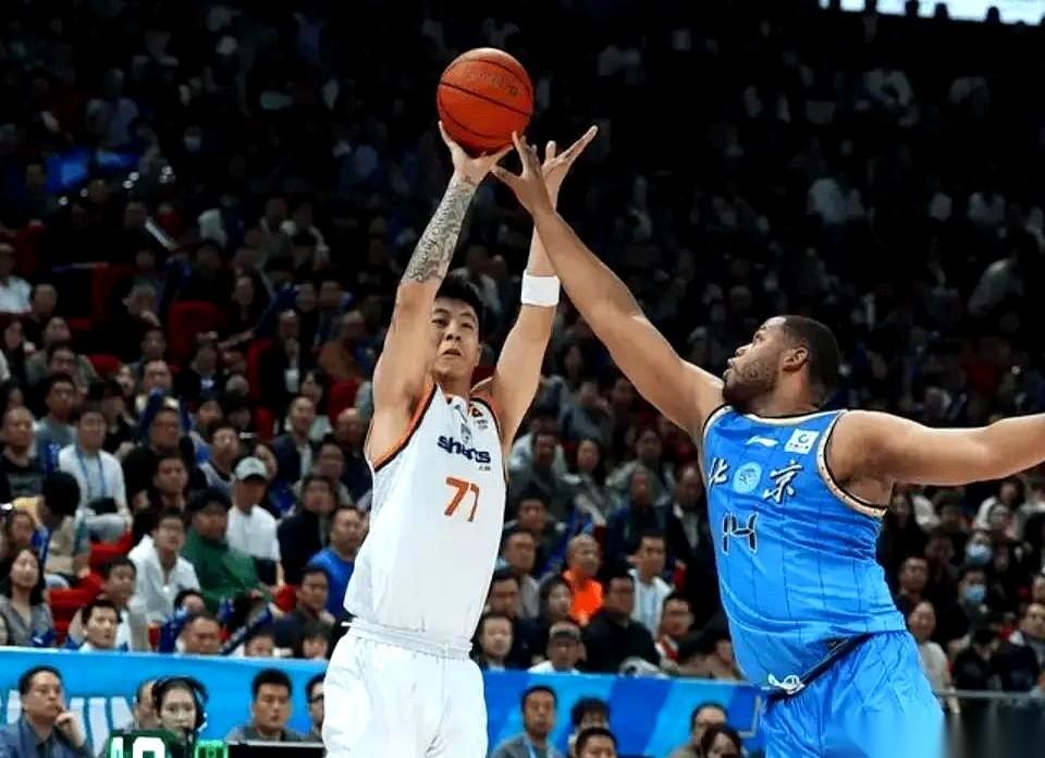 上海队90比89险胜广州队，这场一分之差的比赛刚刚吹响终场哨。但只要你翻开赛后的