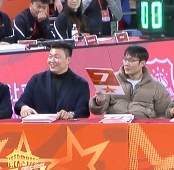 丁彦雨航+李根 整上扣篮大赛评委了OG！NBL全明星