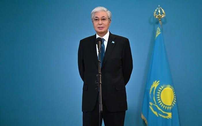 托卡耶夫刚赢下选举，美国代表团就找上门，特朗普亲自邀请出席G20，平衡外交迎来新