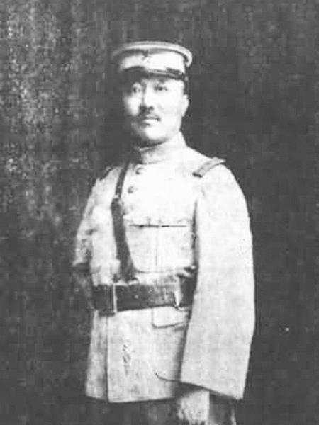1929年，奉系元老杨宇霆被张学良处死后，杨家财产被杨宇霆生前亲信私吞，于珍对此
