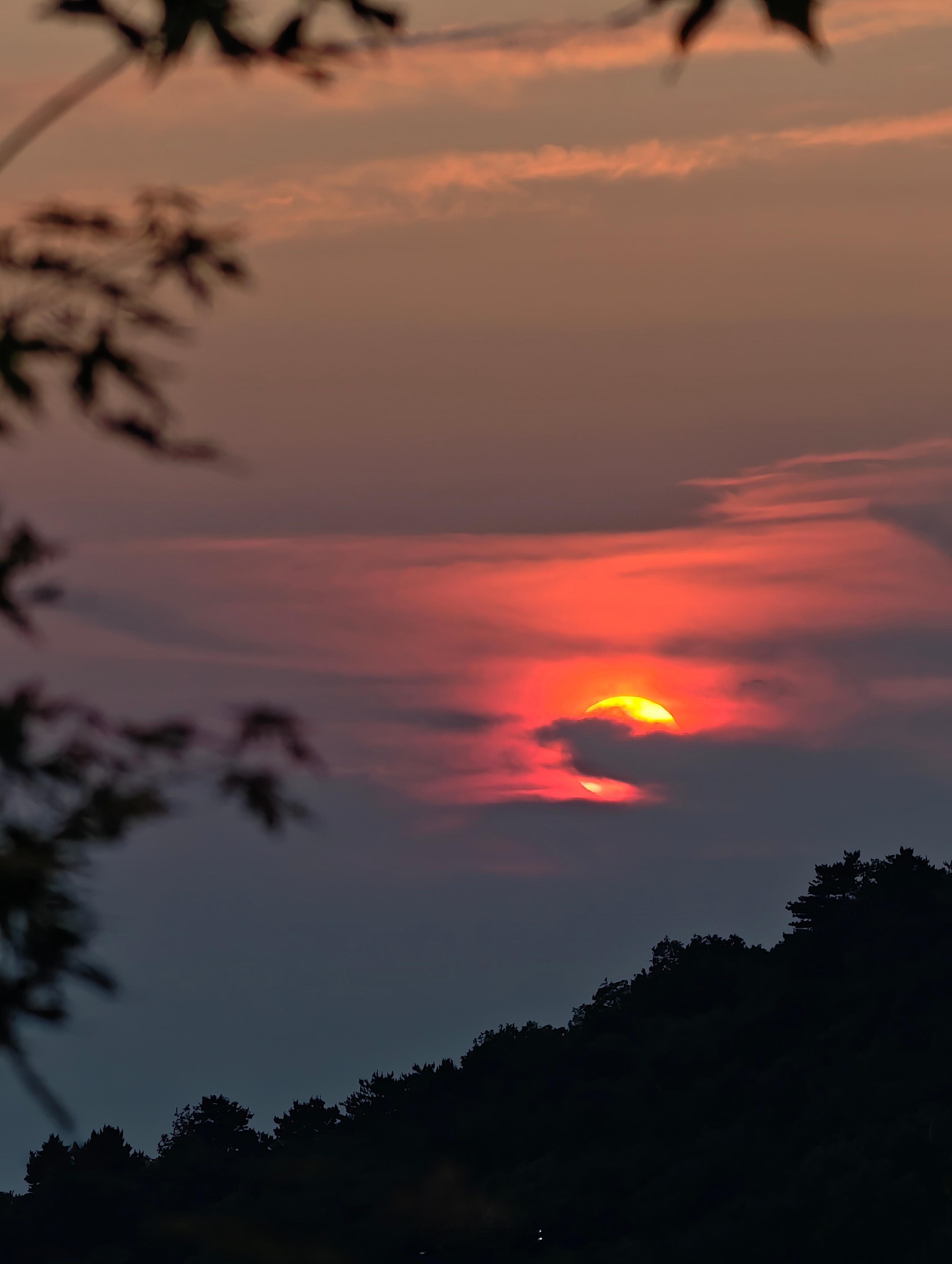 我看见，每天的夕阳也会有变化～[咖啡][老师好][咖啡] ​​​