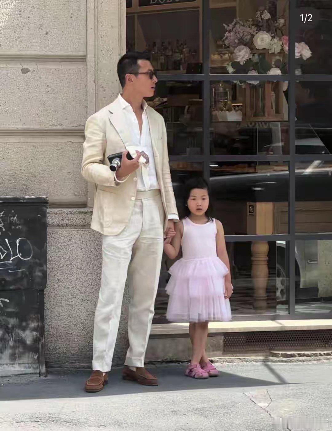 朱珠的女儿王宝珠，名字取得接地气，长的好可爱，继承爹妈颜值 