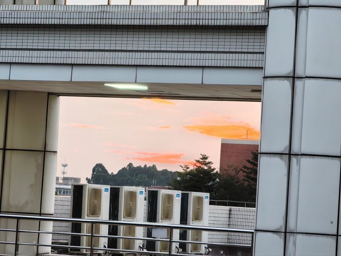 他说终于理解了父母吃KFC为什么先吃薯条 