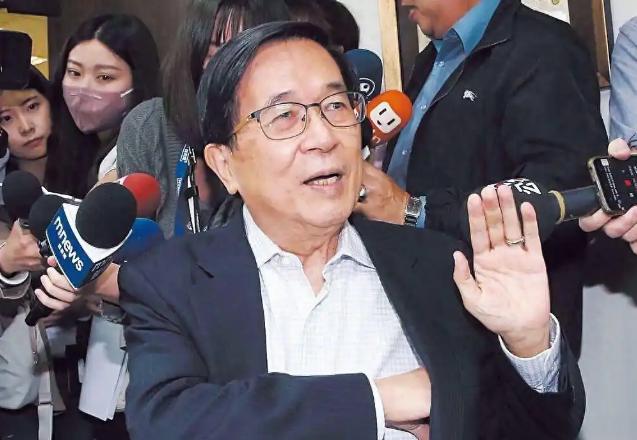 台湾青年联合会理事长何溢诚发文称，若大陆对台动武，首波火箭军与火箭炮攻击即可摧毁