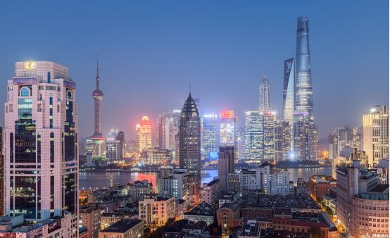你敢相信吗？如今的中国能强到这一步，本身就很不可思议，照常理看，我们本该更穷、更