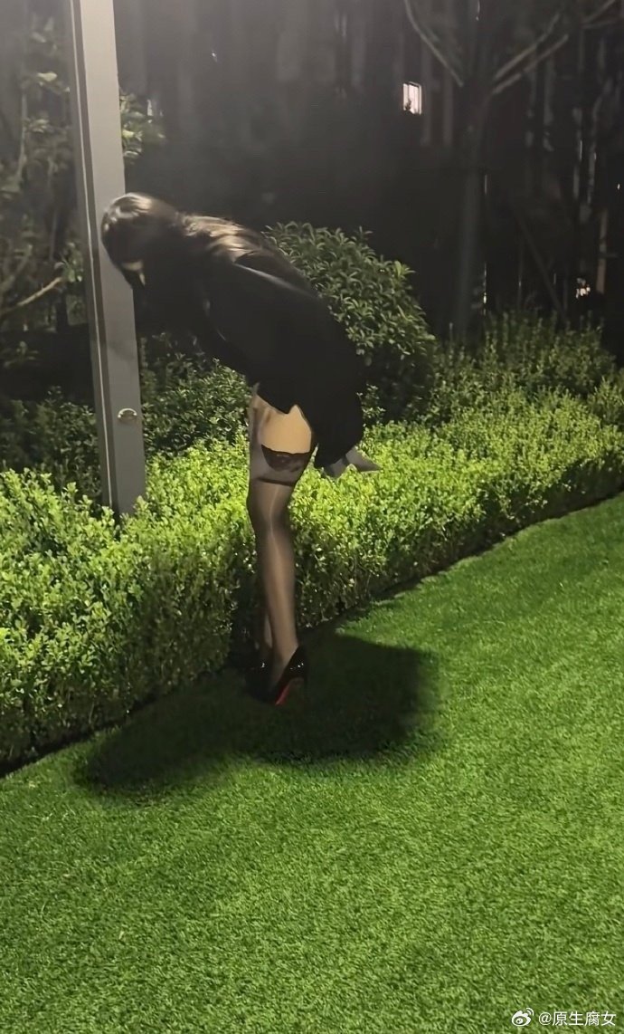 在外面还是少喝点吧 ​​​