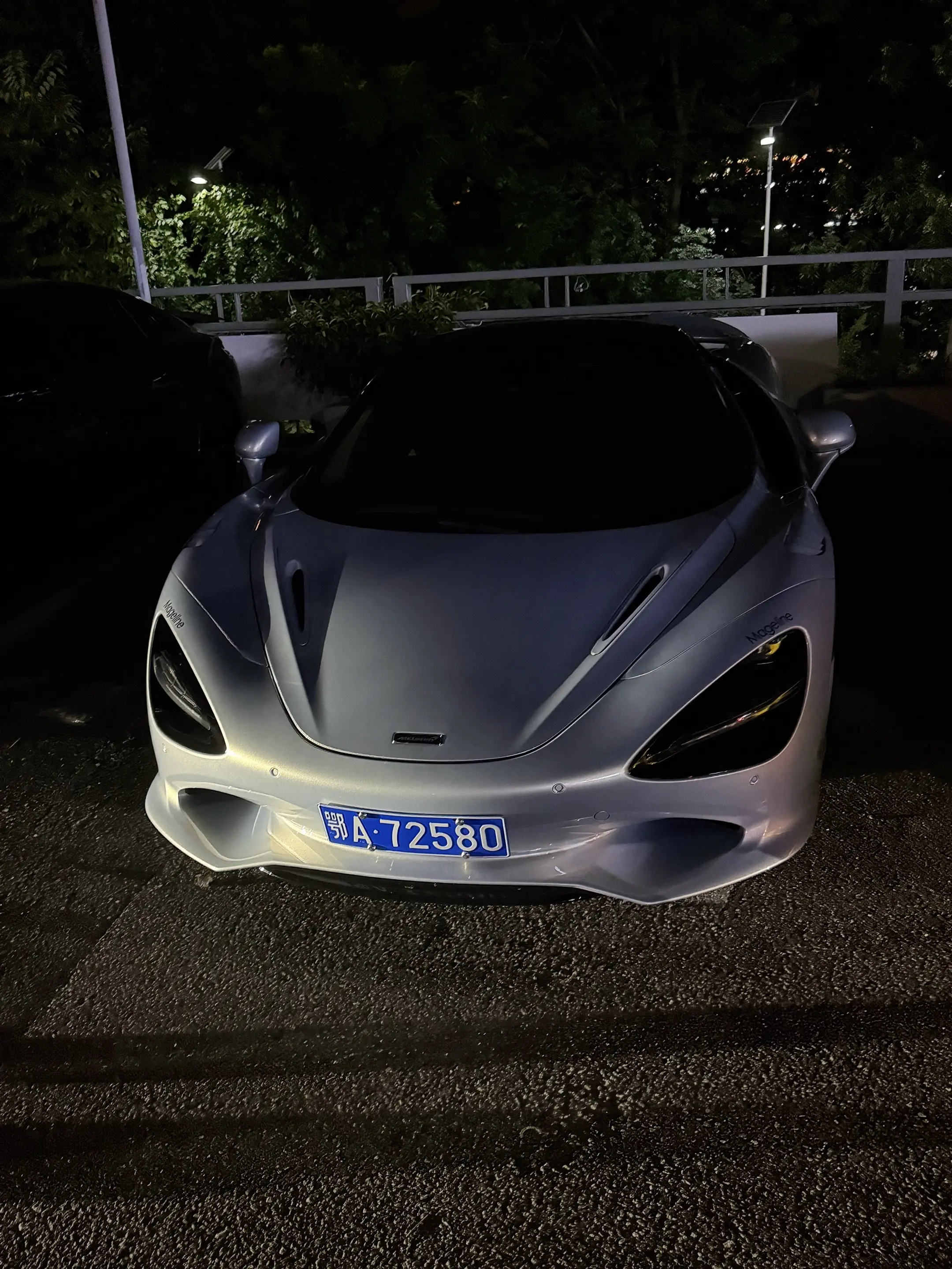 华中地区唯一一台迈凯伦750S敞篷目前国内交付了三台其中一台是两地车牌...