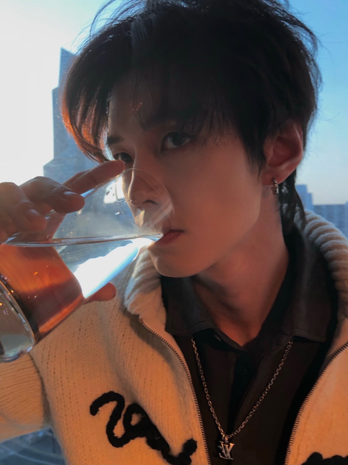何与特邀出演此处通往繁星何与此处通往繁星特邀出演[举手]，期待王沐云出场此处通往