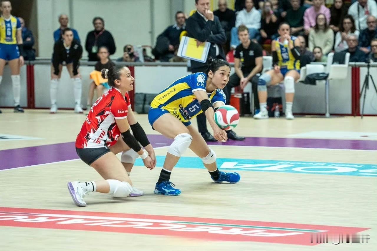 燃爆！中国女排新星庄宇珊凭借意甲第14轮的高光表现，成功入选本轮最佳主攻阵容，成