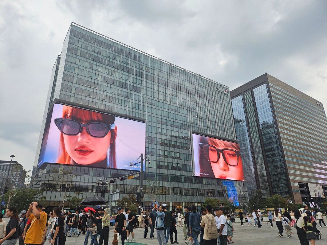 LISA x Meta Glasses📍韩国 首尔 ​​​