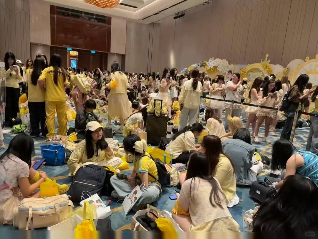 TOP登陆少年演唱会朱志鑫粉丝好多啊，期待朱志鑫下午演唱会表现～ 