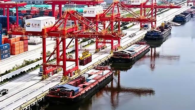 据美国政治新闻报道，海杰航运公司确定于今年9月20日在宁波舟山港开通“中欧北极快