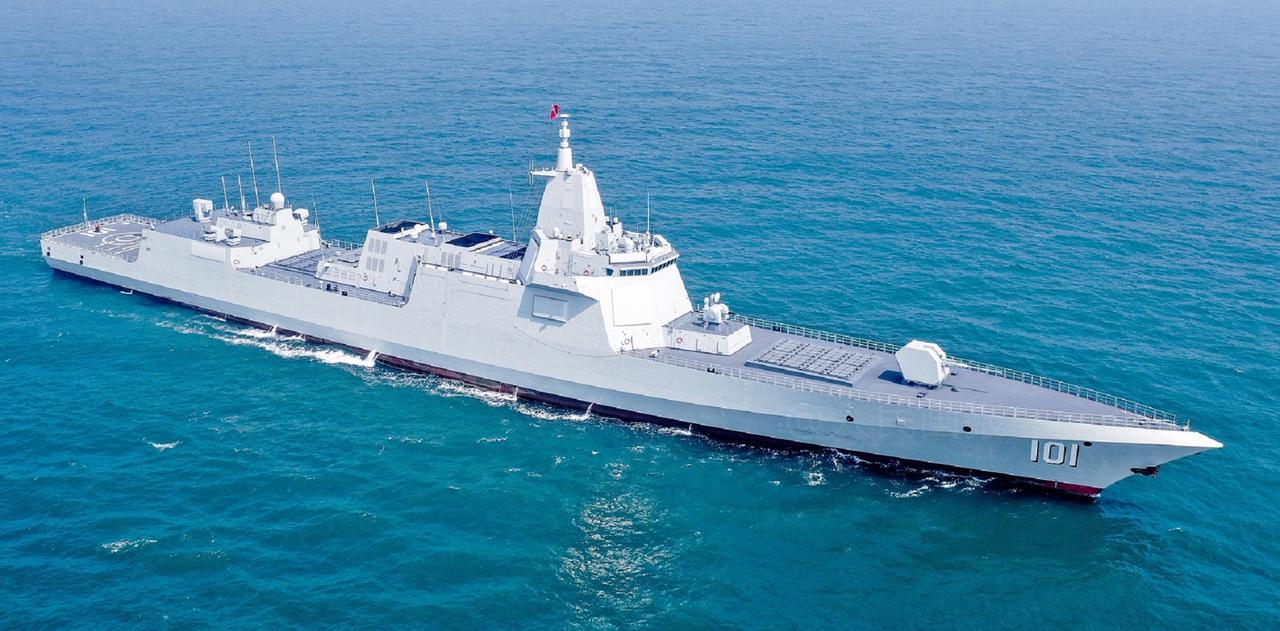 第九艘和第十艘055大型驱逐舰正式官宣服役了，东海舰队终于有了自己的新旗舰，太高