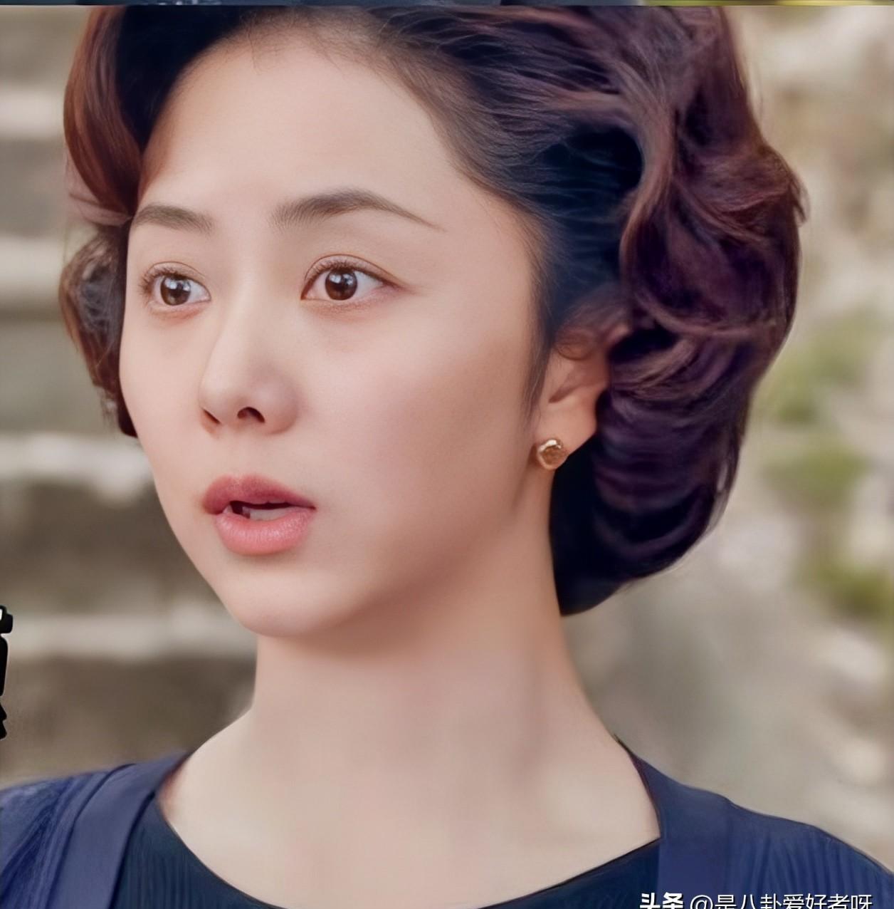 方婉之的短发一出圈。
争议点不在演技。
而在妆造像没经历过苦。
观众一下就出戏。