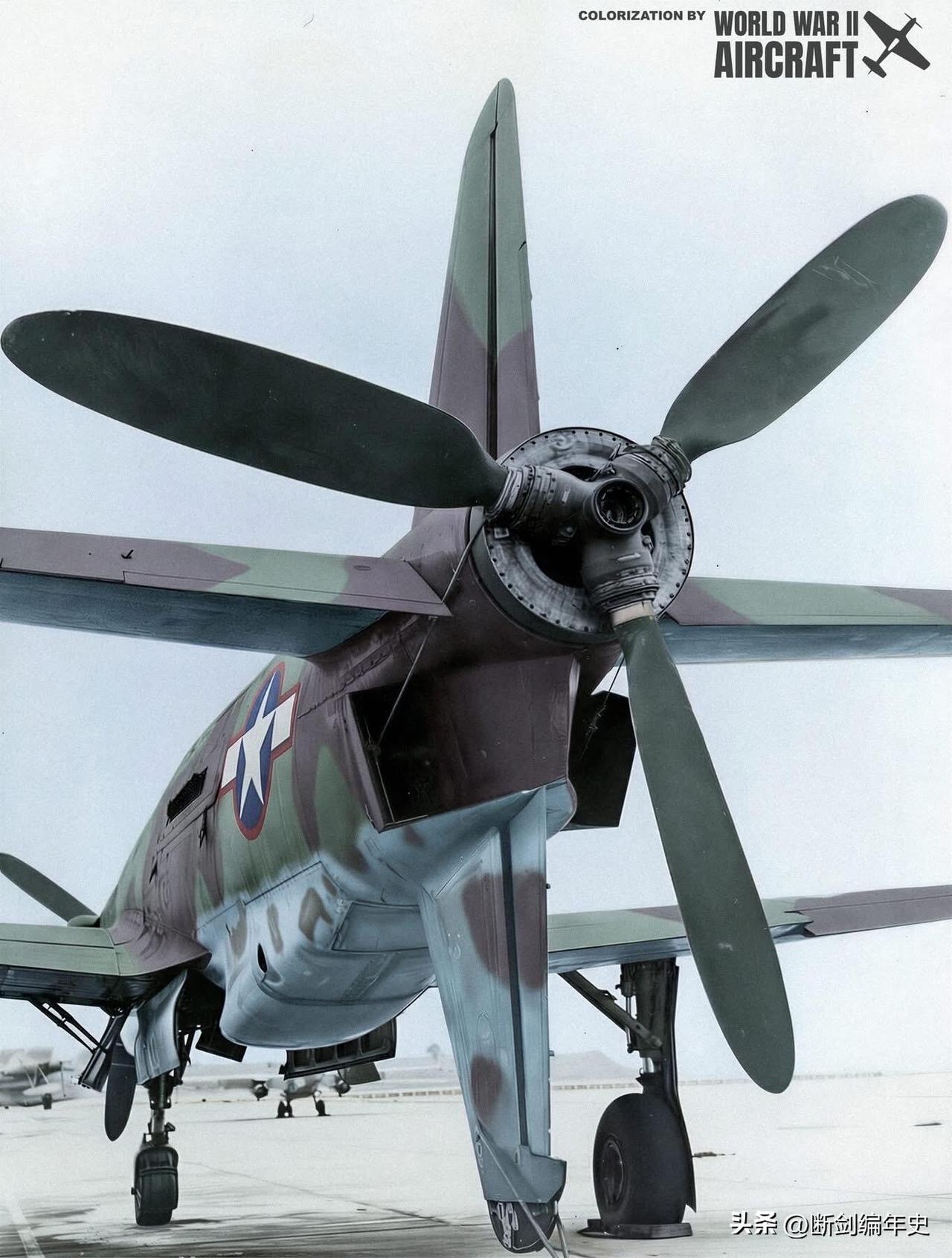 这张照片里的战机，是二战德国航空技术的巅峰之作——道尼尔Do 335“箭”。它被