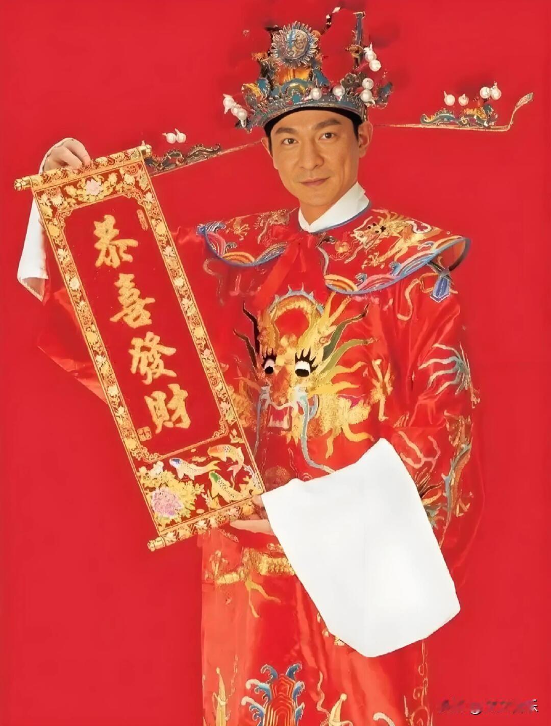 释义：
“年年”对“岁岁”，都是时间名词，对仗工整，意为每一年
“如意”对“平安
