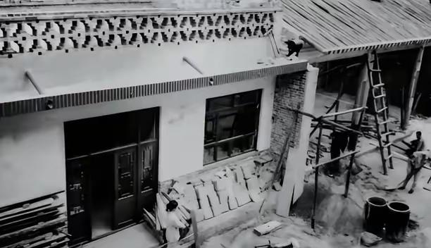 1997年，山西平遥人耿保国不顾家人反对，四处借钱凑了100万，买下了3000多