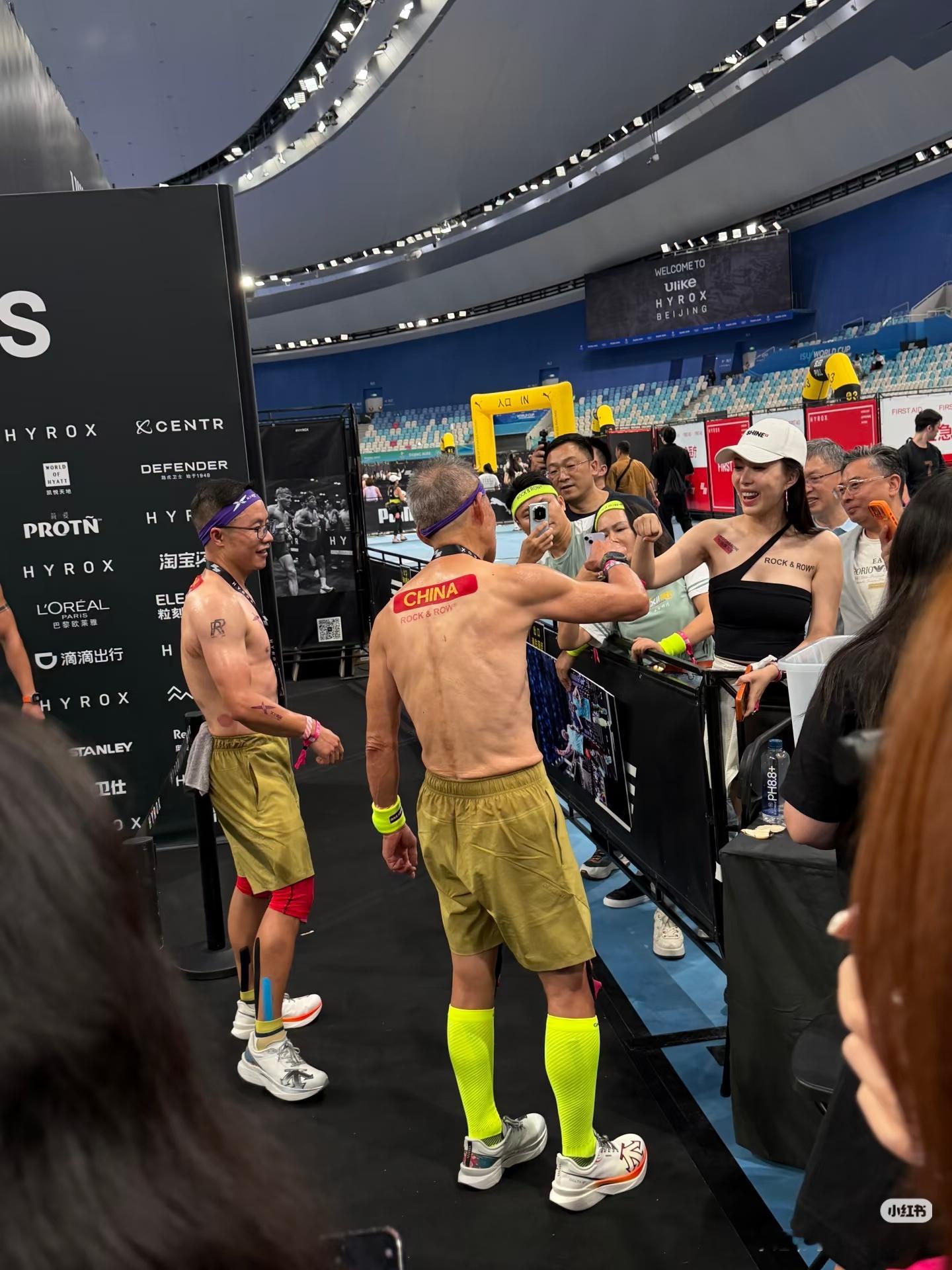 王石都这么瘦了还练呢 ​​​