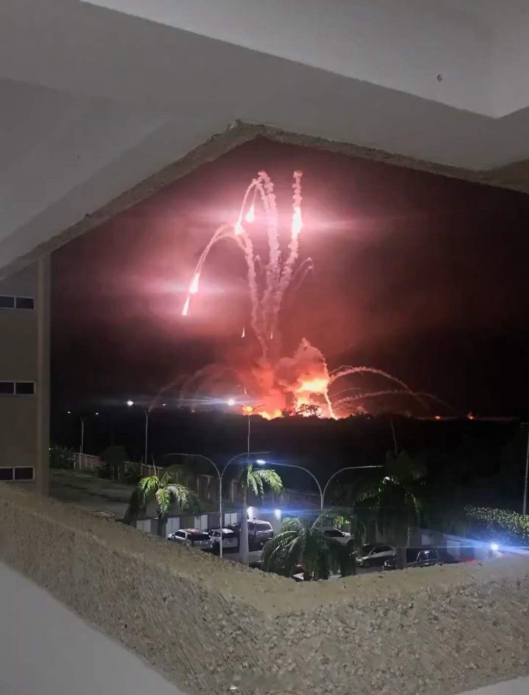 “大漂亮”终究对委内瑞拉动手了刚结束一小时左右的轰炸打击了军用机场、港口等目标这