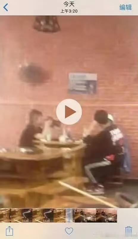 接马嘉祺粉丝投稿：时代少年团的工作人员最爱的是马嘉祺…跟工作人员单独半夜单独吃饭