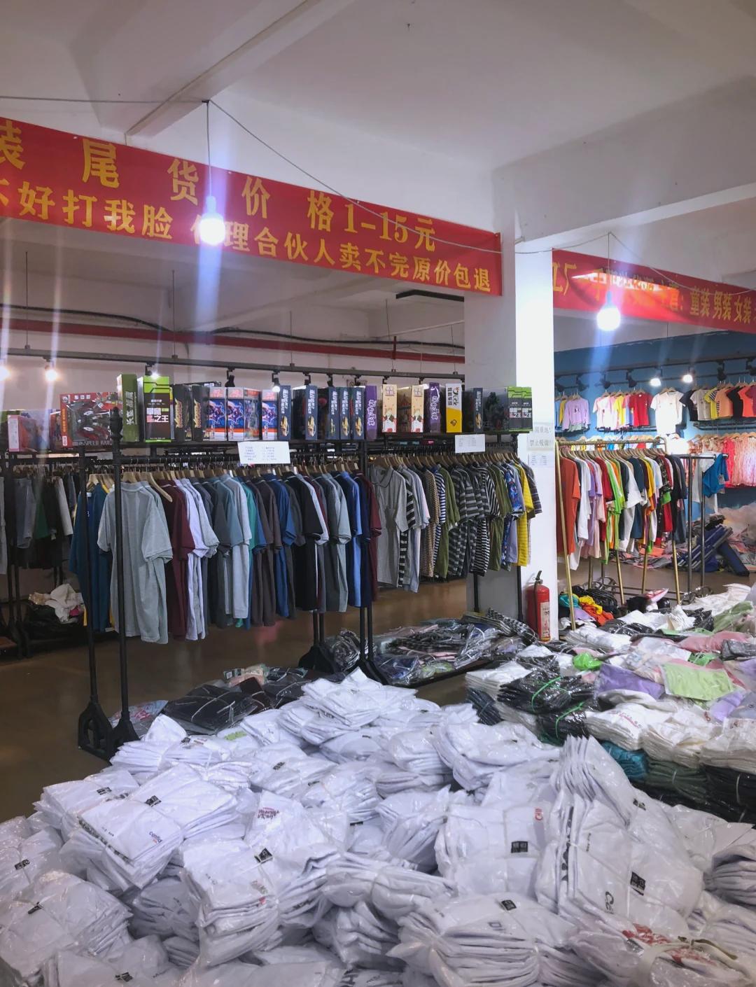 为啥偏偏在中国，电商能把实体店彻底干趴下？说穿了就两个现实：同款商品网上卖 30