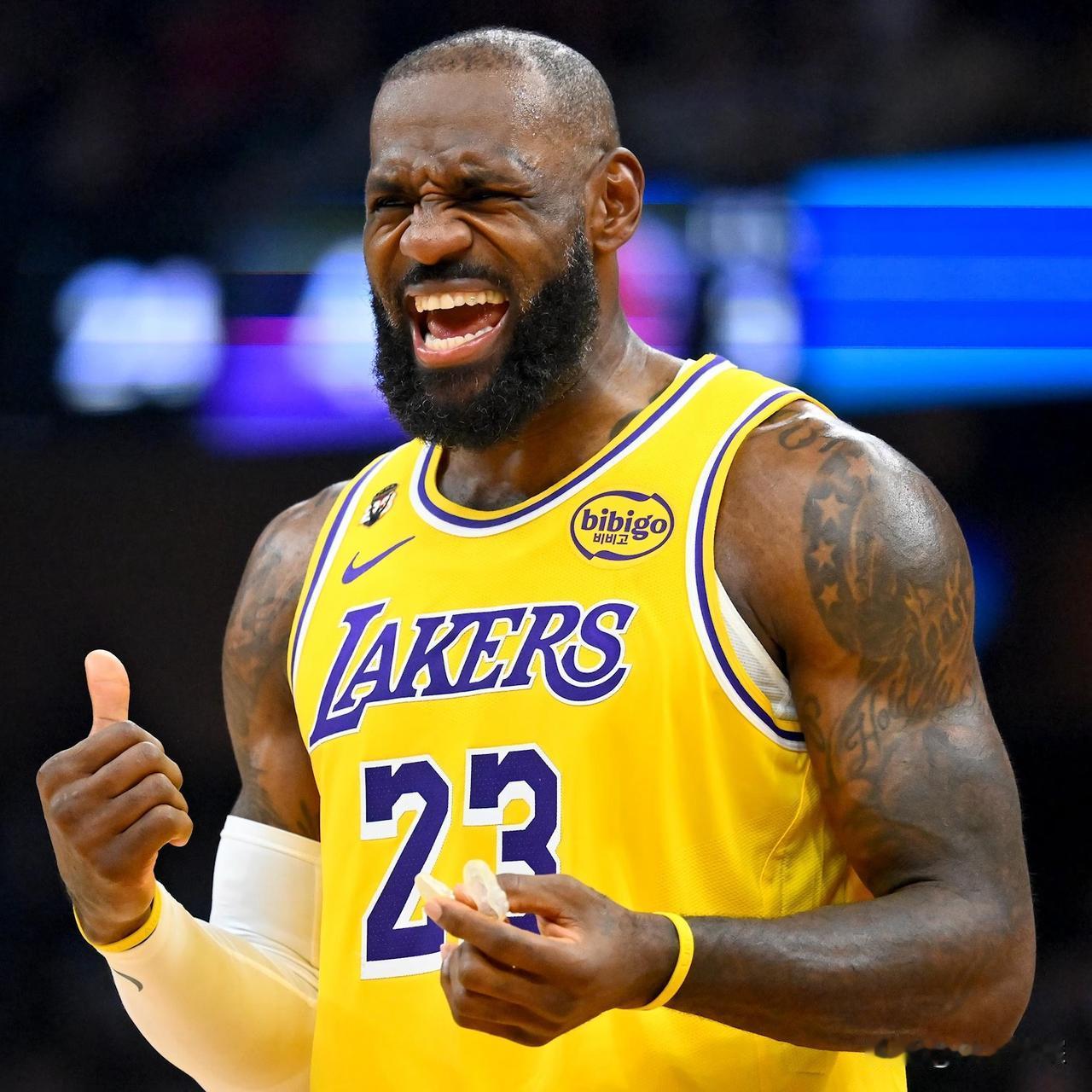 詹姆斯预计向湖人索要顶薪！
据美媒Basketball Talk报道，詹姆斯与其