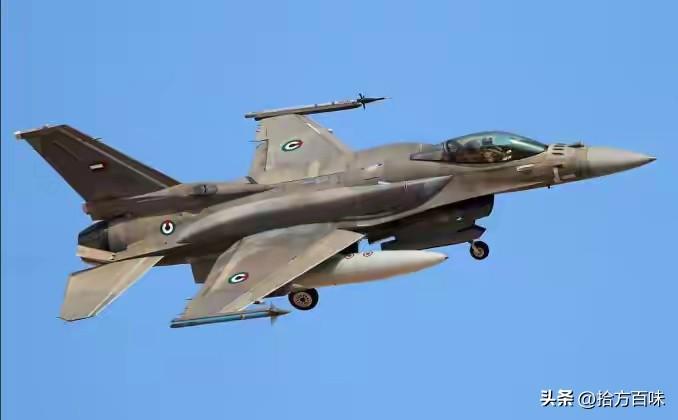 卡塔尔、科威特、阿联酋等国，本地人口少的50万，多的130万。这么点人口，这些国