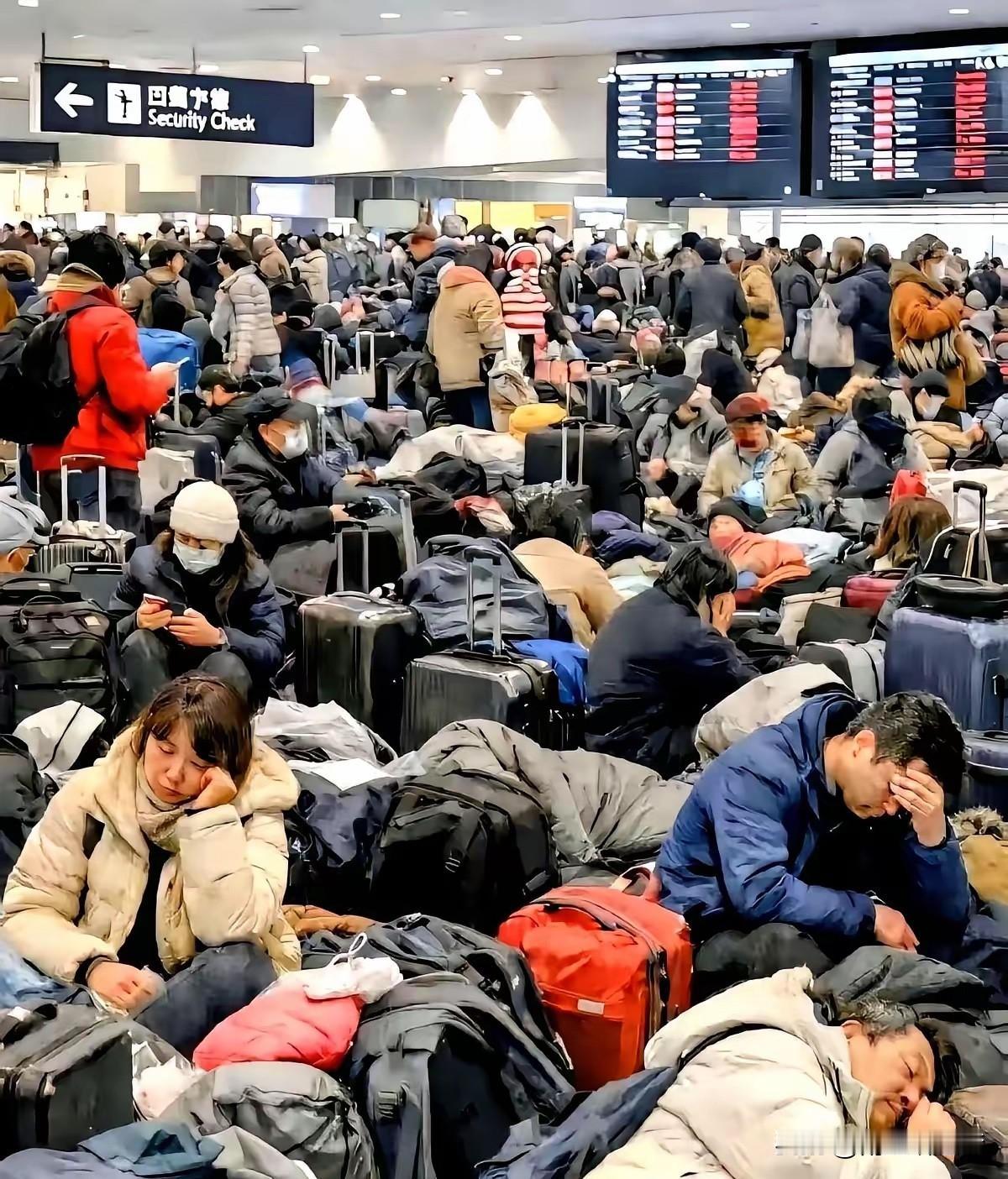 活该！北海道大雪困了人，评论区全是“哈哈哈”，说实话，真同情不起来。

国家早把