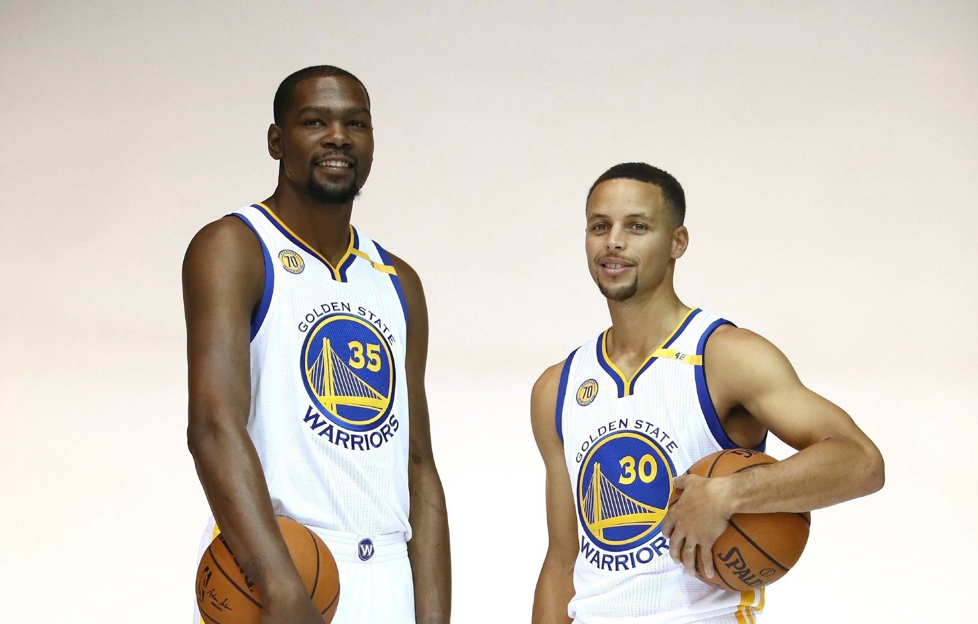 杜兰特念着和库里打球的好，一点不意外，全联盟谁不想跟库里做队友？这根本不是简单的