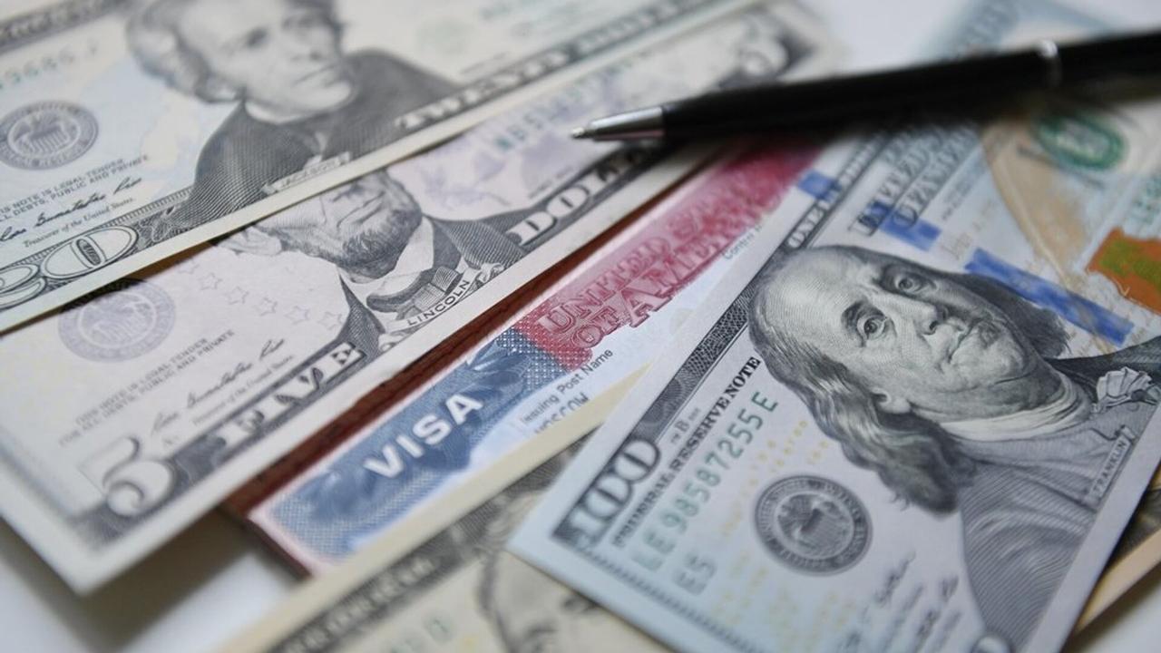 美国国务院警告5500万美国签证持有者将面临持续审查

俄罗斯卫星通讯社 202