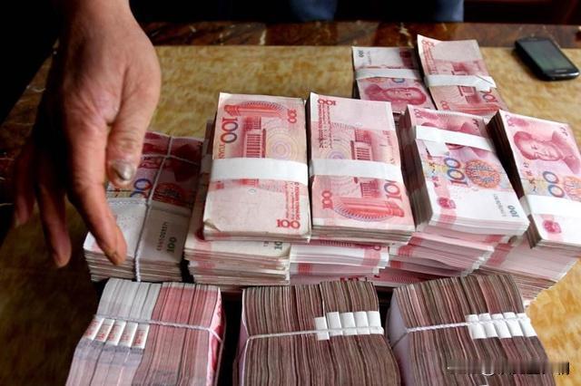 我的小叔今年65岁，没有儿女，上个星期把在广州的房子卖了1800万。我觉得这笔钱